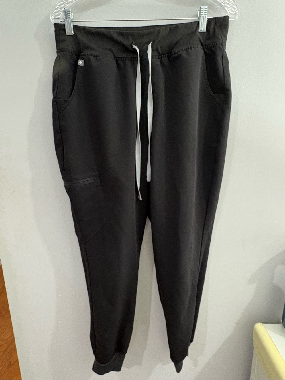 Figs women’s scrub pants, Zamora high rise jogger size Large, color black